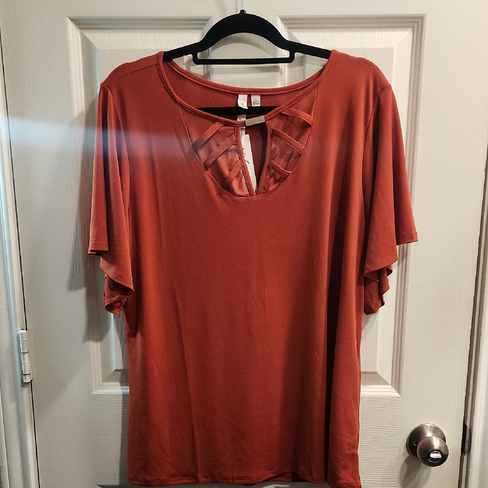 NY Collection Rust Short Sleeve Top with Front Keyhole and Tie